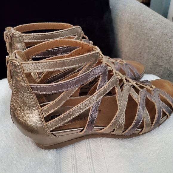 Earth Ladylike Gunmetal Gladiator Sandals 7M - Picture 6 of 7